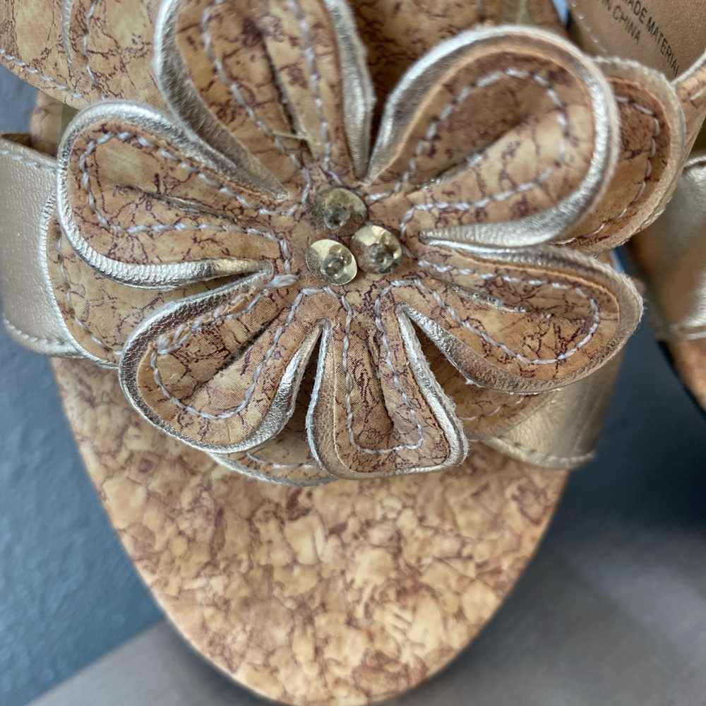 WOMENS CORAL BAY Gold Wedge Sandals - Picture 5 of 15